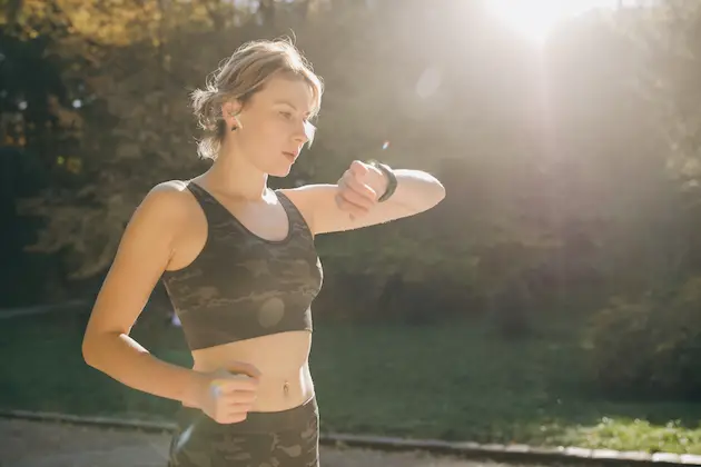 femme montre cardio running